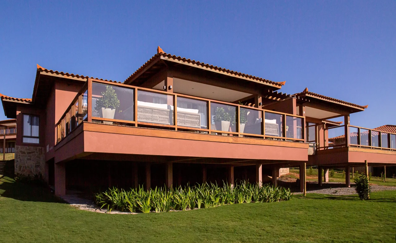 alto ybirá aretê búzios sala e varanda com vista campo e mar de búzios